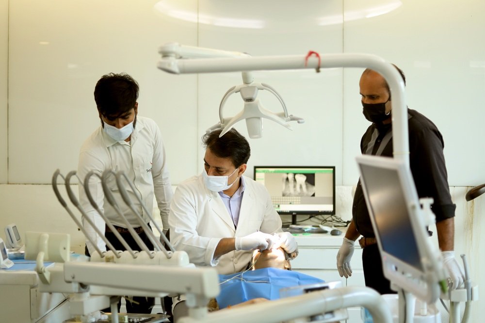 Who Are the Best Endodontists for Root Canal Treatment in Delhi?